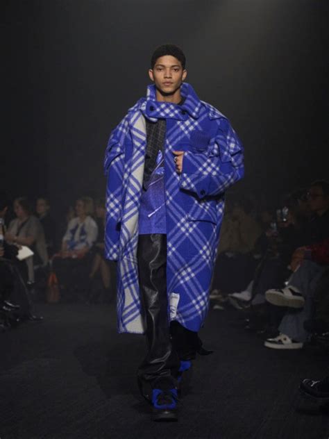 lee burberry runway collection